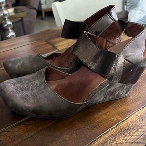 Pierre Dumas Enya closed toe wedge